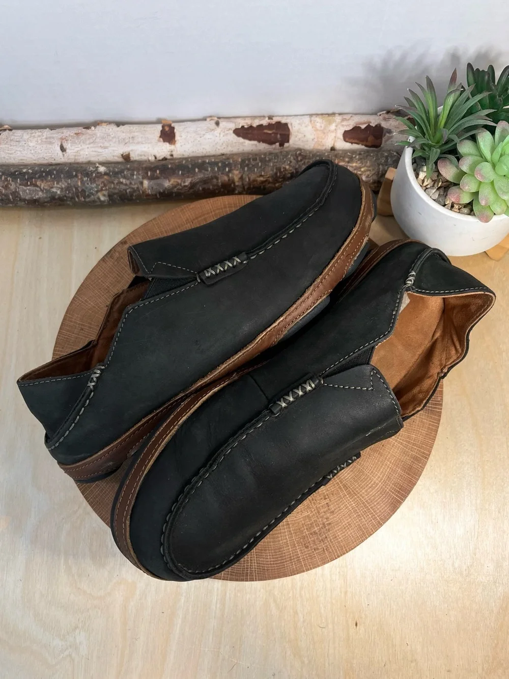OluKai Moloa Men's Black Leather Slip-On Loafers Drop-In Heel Size 10.5